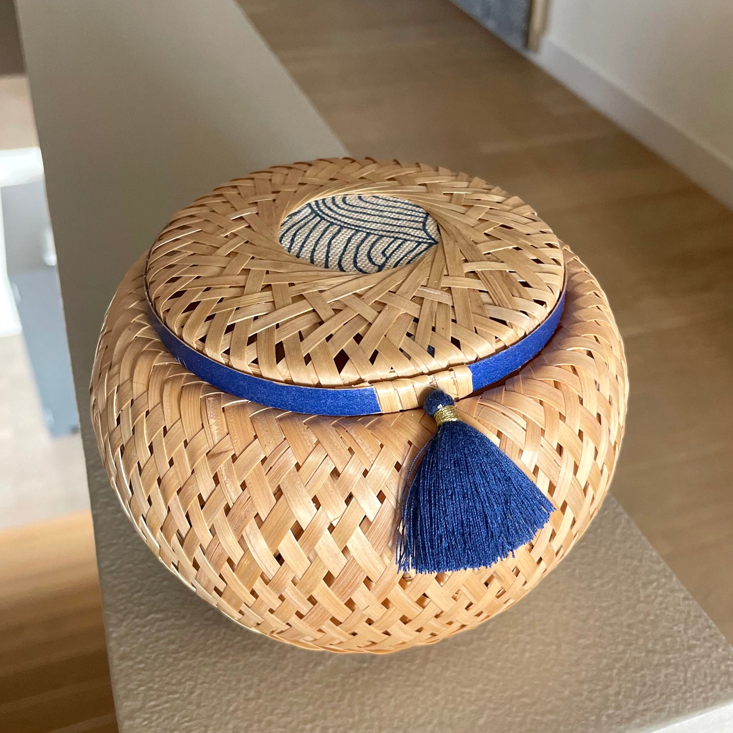 ELLA Blue Round [Medium]