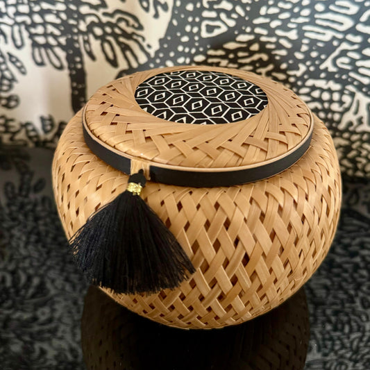 LOLA Black Round [Medium]